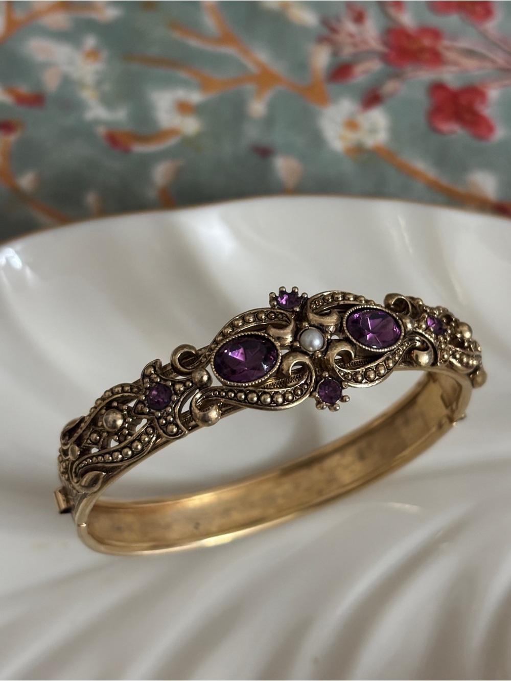Vintage Avon 1974 Queensbury Gold Bracelet with Purple Gemstones